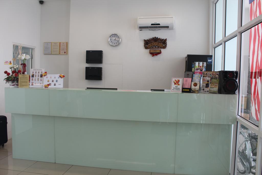 麦卡利斯特路格兰德酒店 乔治敦 外观 照片
